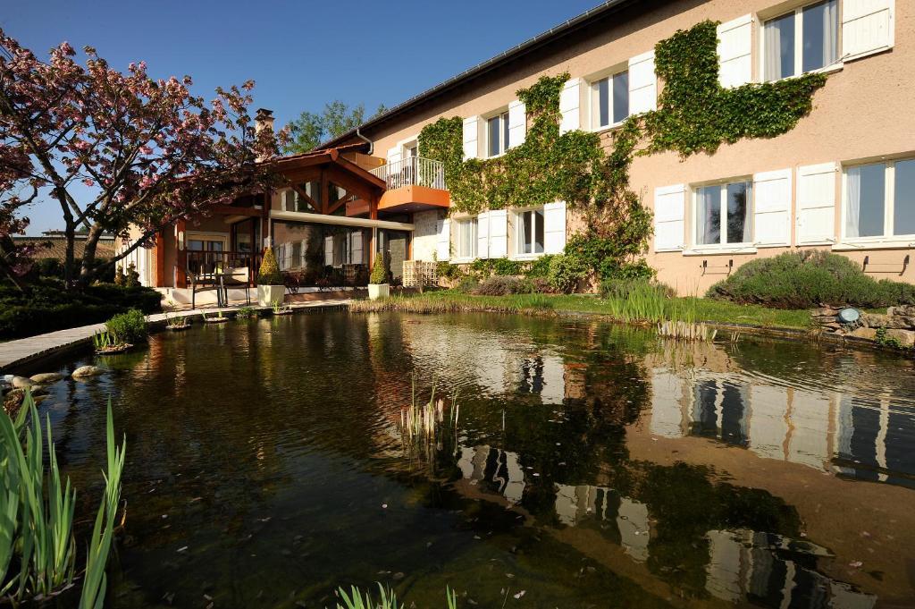 Logis Hotel Des Grands Vins Fleurie Exterior photo